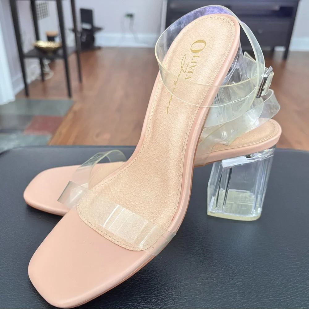 Olivia Ferguson chic blush